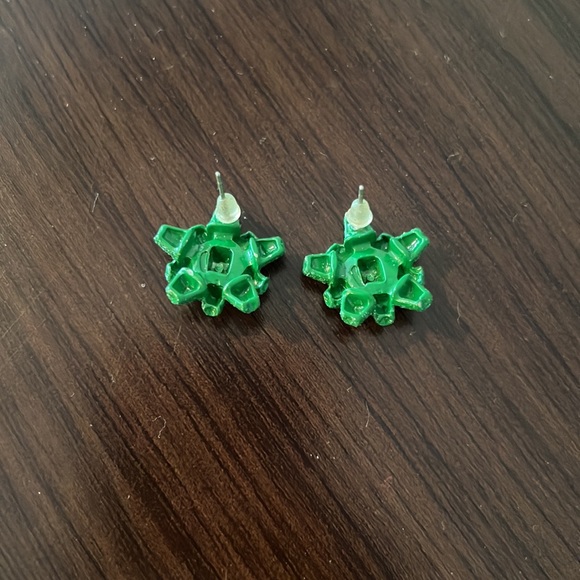Green Glitter Statement Christmas Holiday Present Bow Stud Earrings 🎁 - Picture 3 of 3